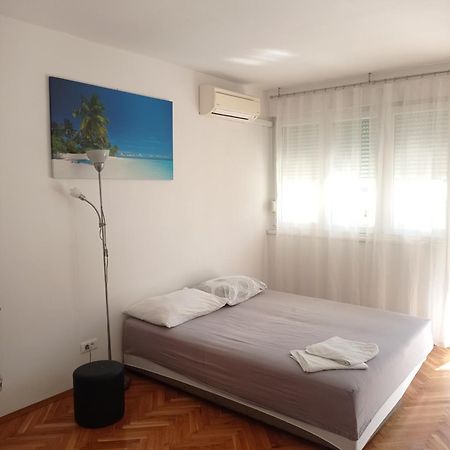 Pretty Big Double Bed Room With Balcony Split Eksteriør bilde