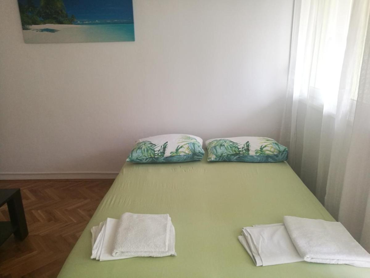Pretty Big Double Bed Room With Balcony Split Eksteriør bilde