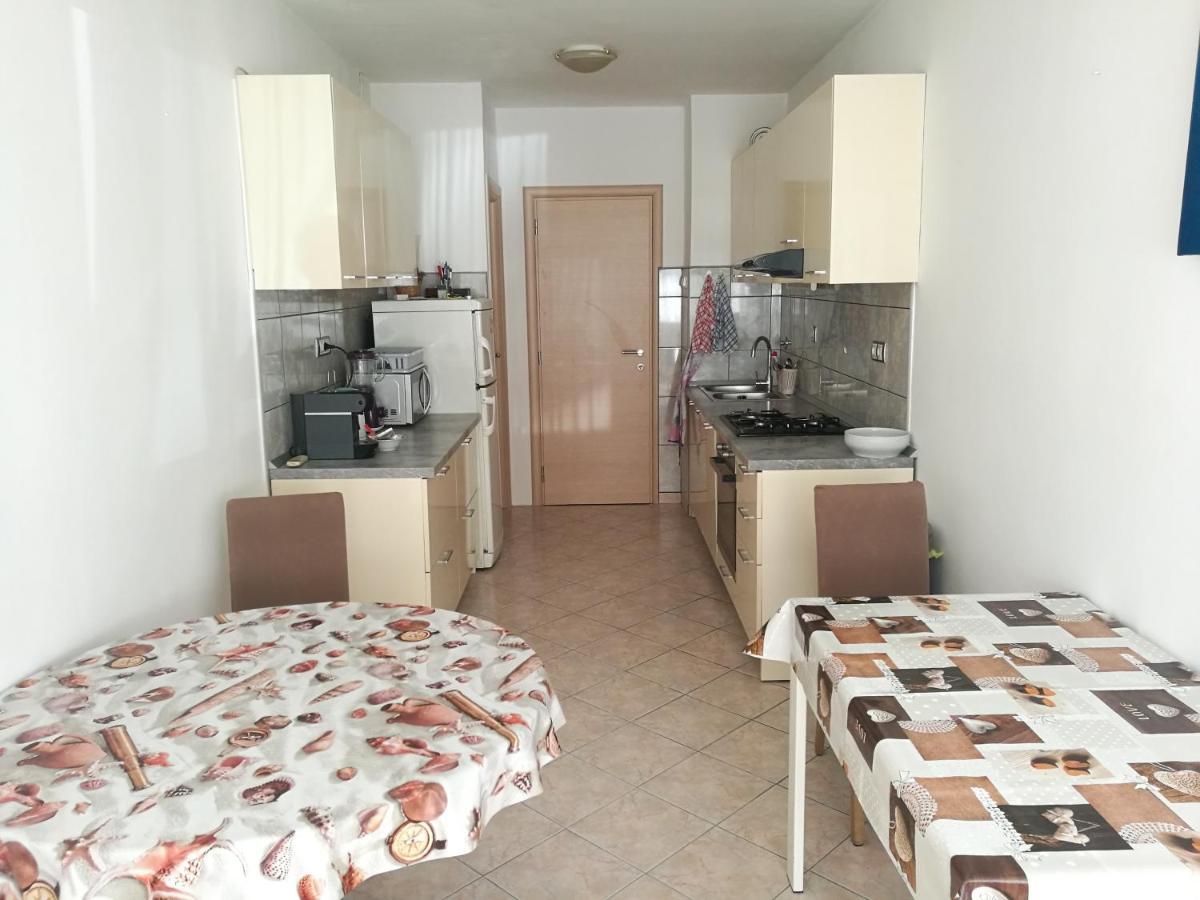 Pretty Big Double Bed Room With Balcony Split Eksteriør bilde