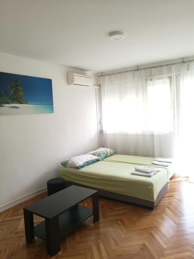 Pretty Big Double Bed Room With Balcony Split Eksteriør bilde