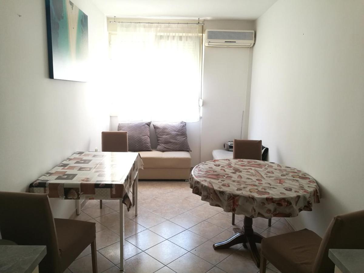 Pretty Big Double Bed Room With Balcony Split Eksteriør bilde