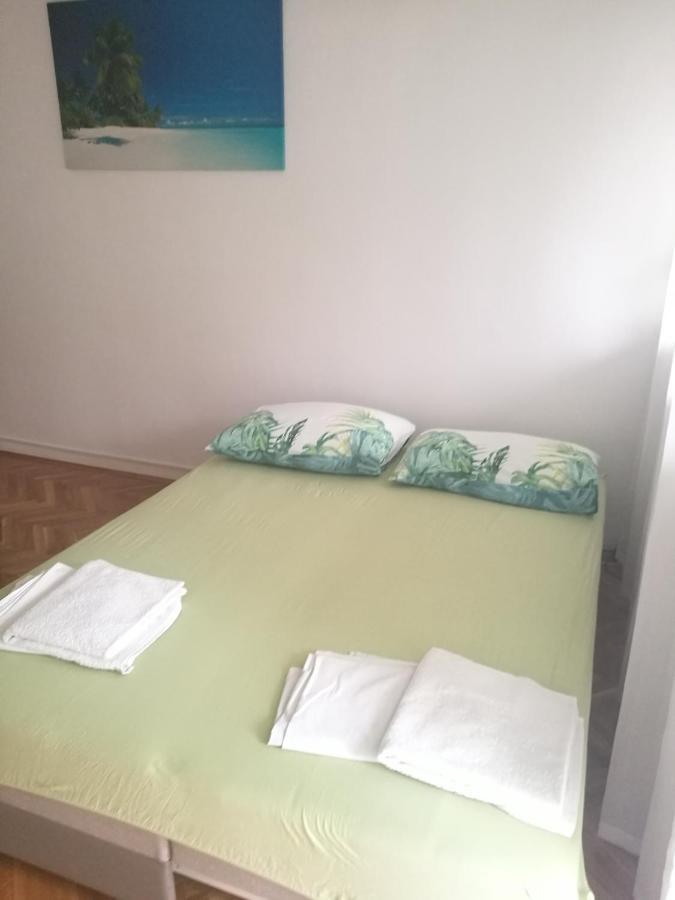 Pretty Big Double Bed Room With Balcony Split Eksteriør bilde
